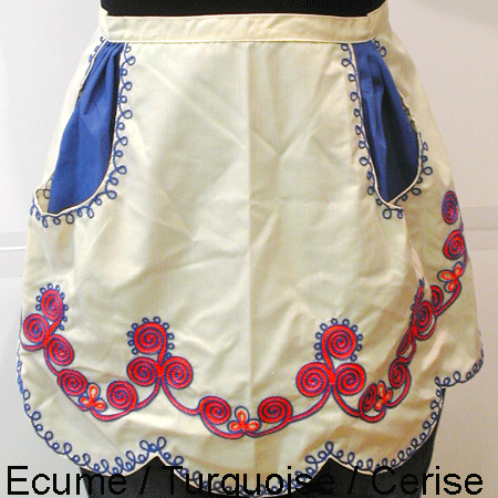 Tablier brodé